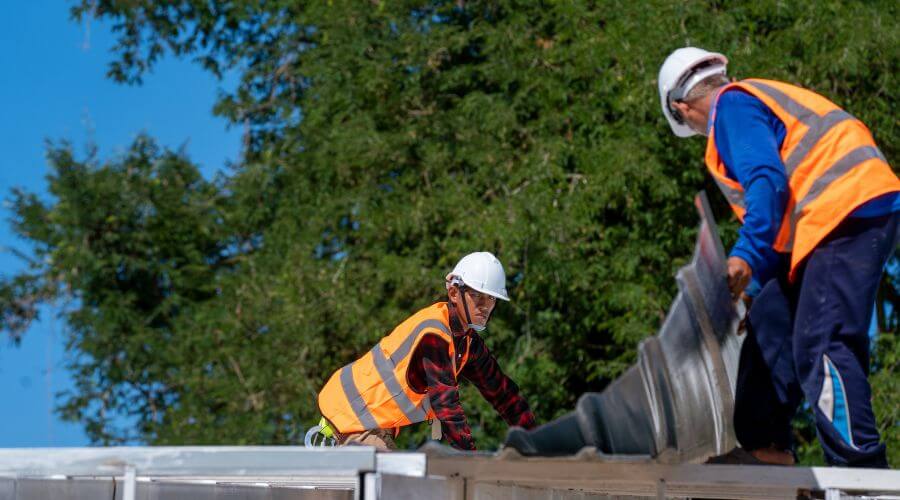 Professional gutter cleaning in Brockwell, AR
